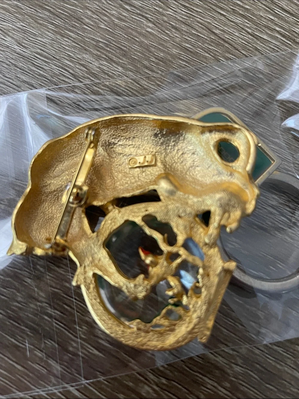 Gold Cat Figurine with Fishbowl Accent - Brooch